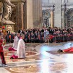 Có nên đeo tang trong ngày Thứ Sáu Tuần Thánh?