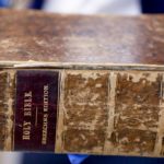 Cuốn Kinh Thánh 400 tuổi bị trộm ở Mỹ được tìm thấy ở Hà Lan