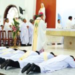 Mùa phong chức nghĩ về thân phận linh mục