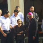 Đức cha Anphong thăm mục vụ tại giáo xứ Trung Hòa