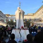 Linh mục Pierre Amar: “Đức Phanxicô chữa chúng ta khỏi bệnh thờ giáo hoàng”