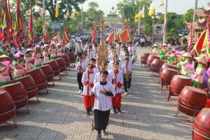Cao điểm Tuần Chầu lượt Giáo xứ Thanh Dạ: Ở lại, lắng nghe, tin tưởng, thông hiệp và cộng tác